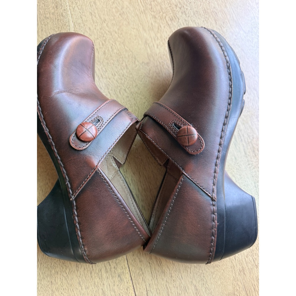 Dansko Brown Leather Clogs Button Strap Slip On Comfort Shoes Womens Nurse Ortho